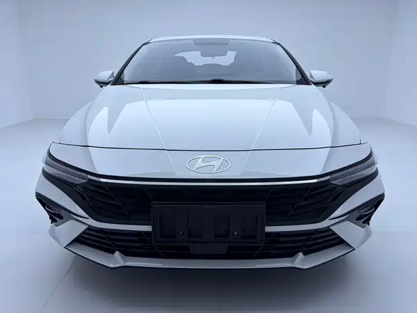 Hyundai Elantra 2023