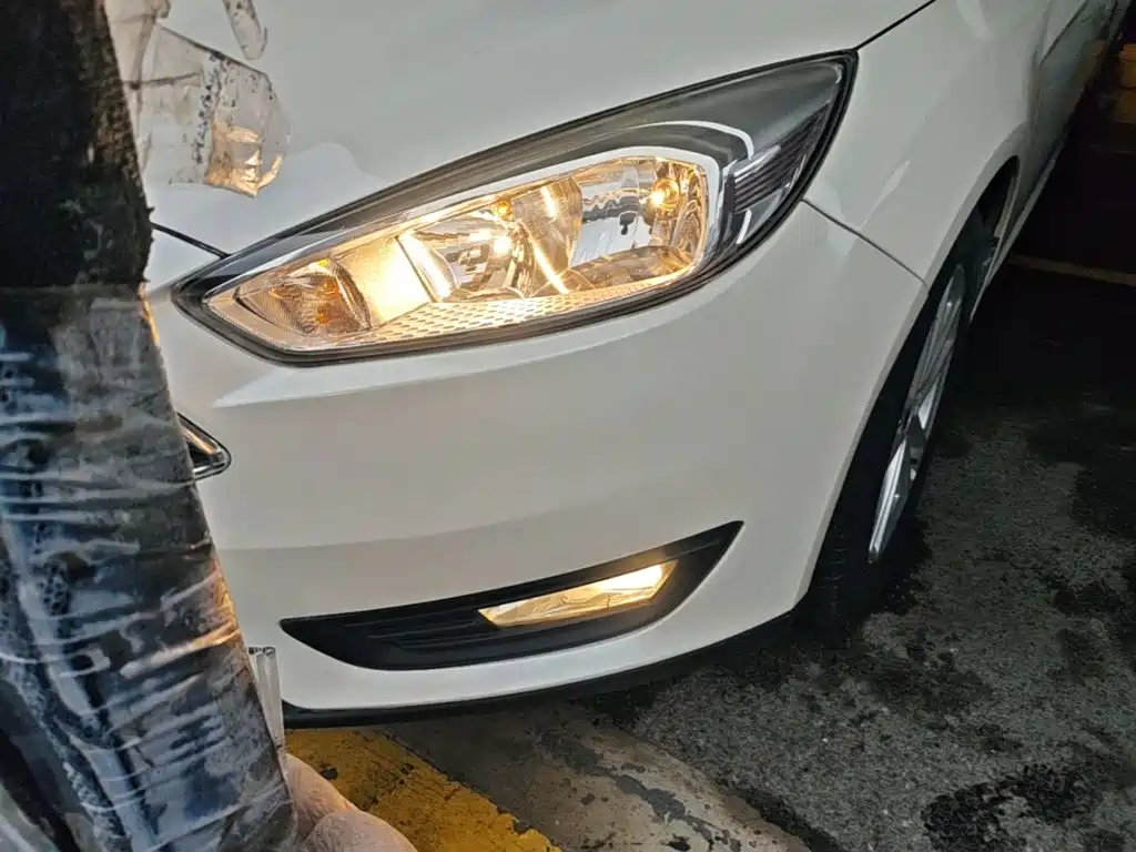 Ford Focus 2018 — фото 23