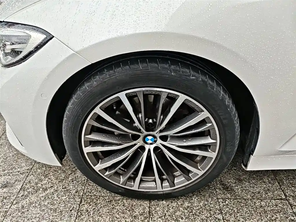 BMW 3 Series 2019 — фото 25
