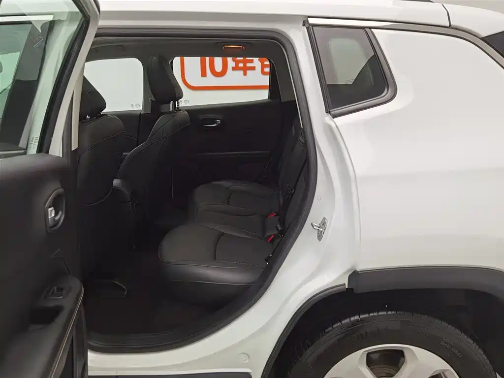 Jeep Compass 2019 — фото 15