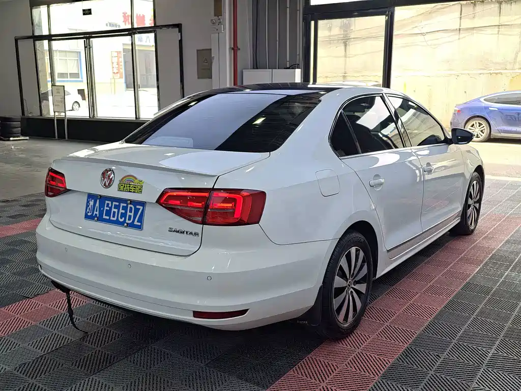 Volkswagen Sagitar 2016