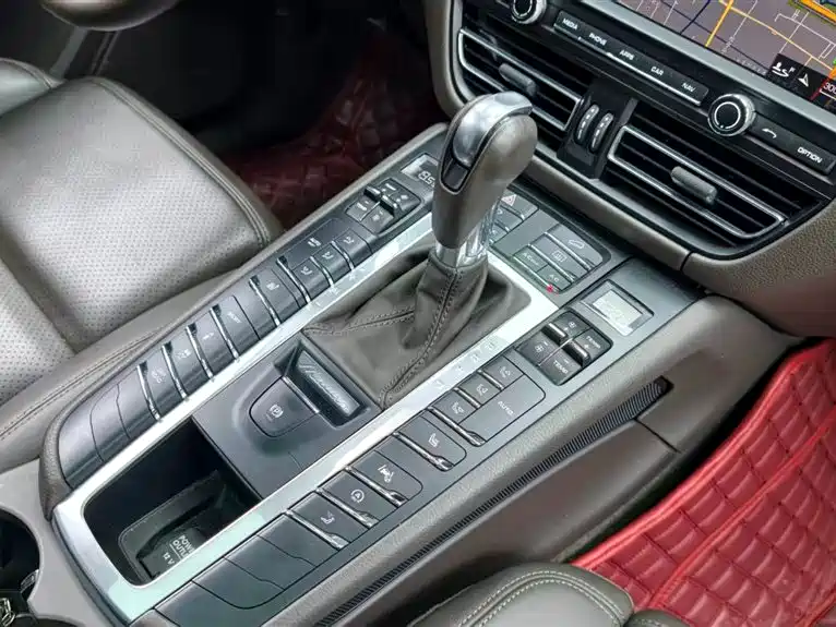 Porsche Macan 2019 — фото 13