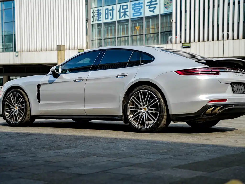 Porsche Panamera 2018 — фото 19