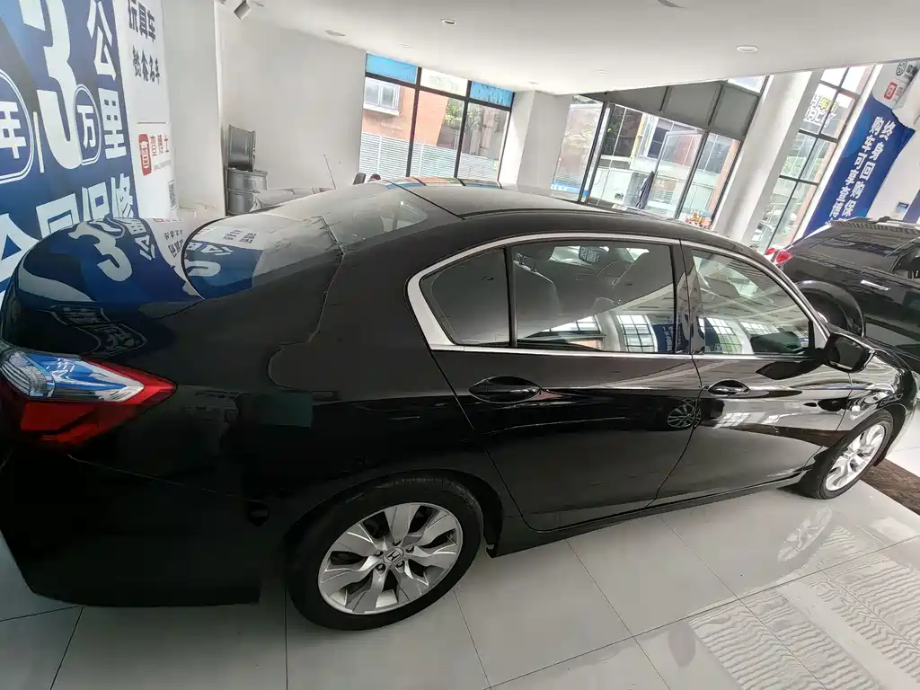 Honda Accord 2016 — фото 13