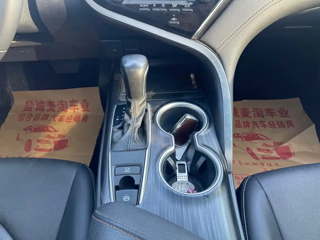 Toyota Camry 2023 — фото 13