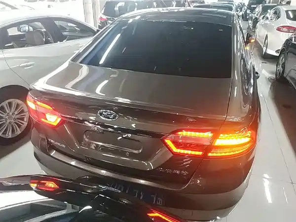 Ford Taurus 2015