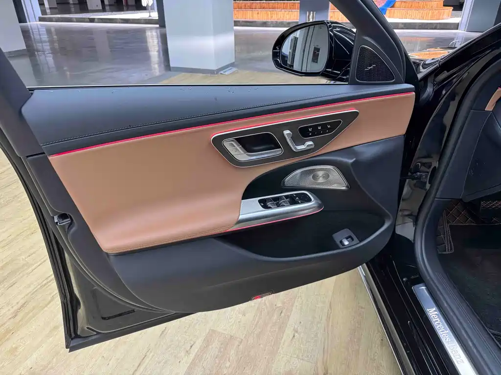 Mercedes-Benz E-Class 2025 — фото 10