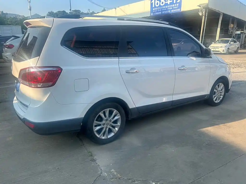 Baojun 730 2015