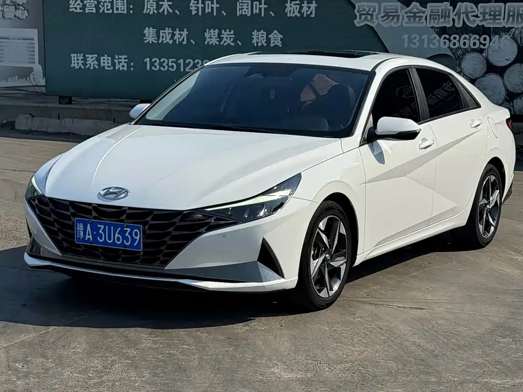 Hyundai Elantra 2022 — фото 1