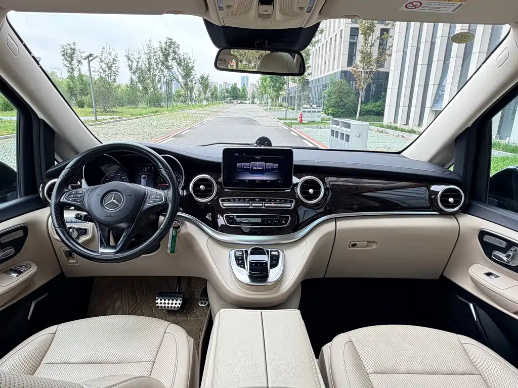 Mercedes-Benz V-Class 2018 — фото 15