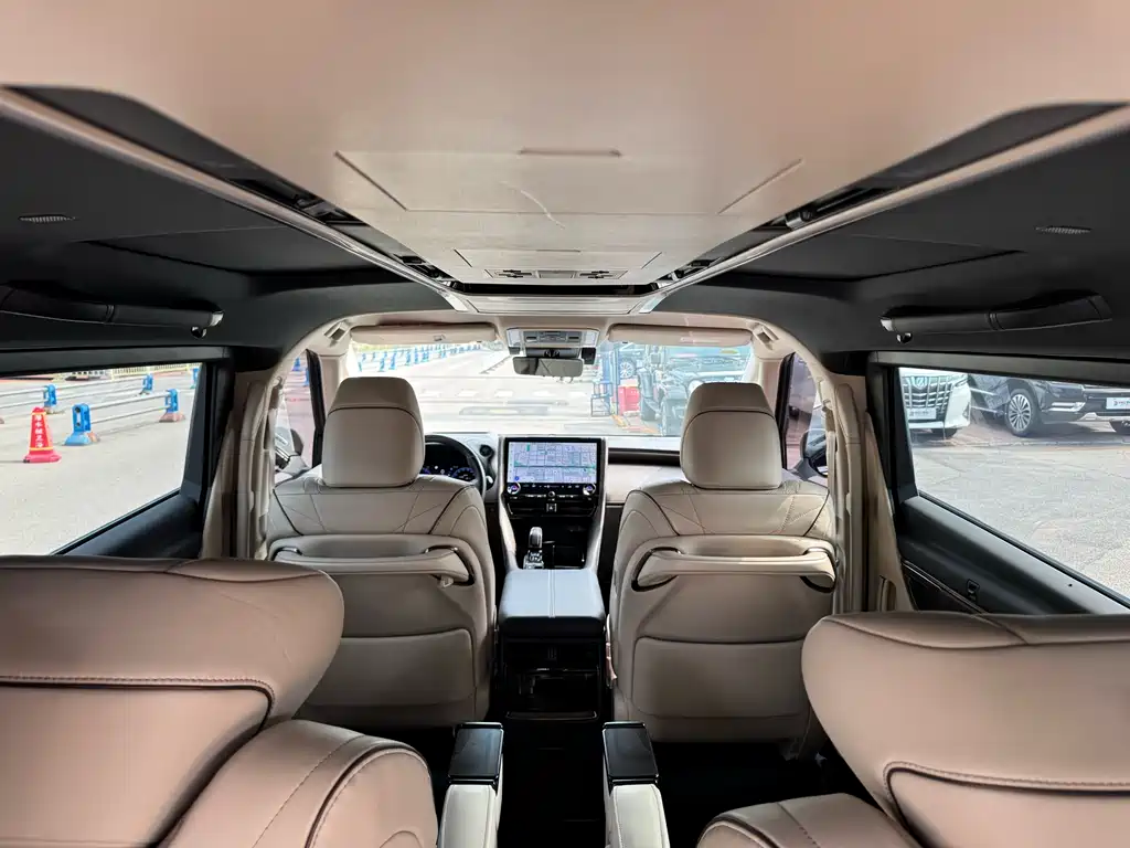 Toyota Alphard 2024 — фото 9