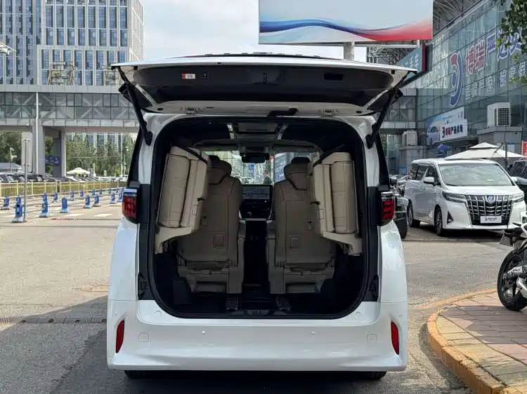 Toyota Alphard 2024 — фото 5