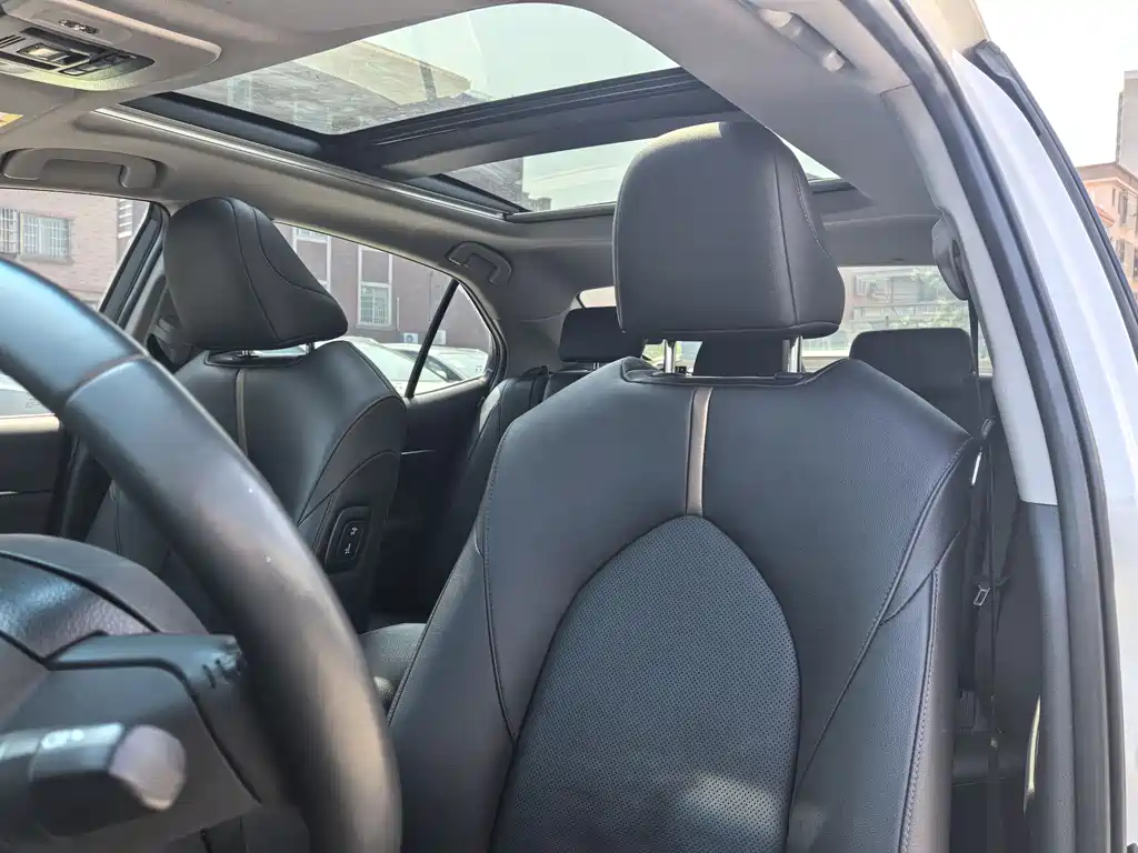 Toyota Camry 2022 — фото 10