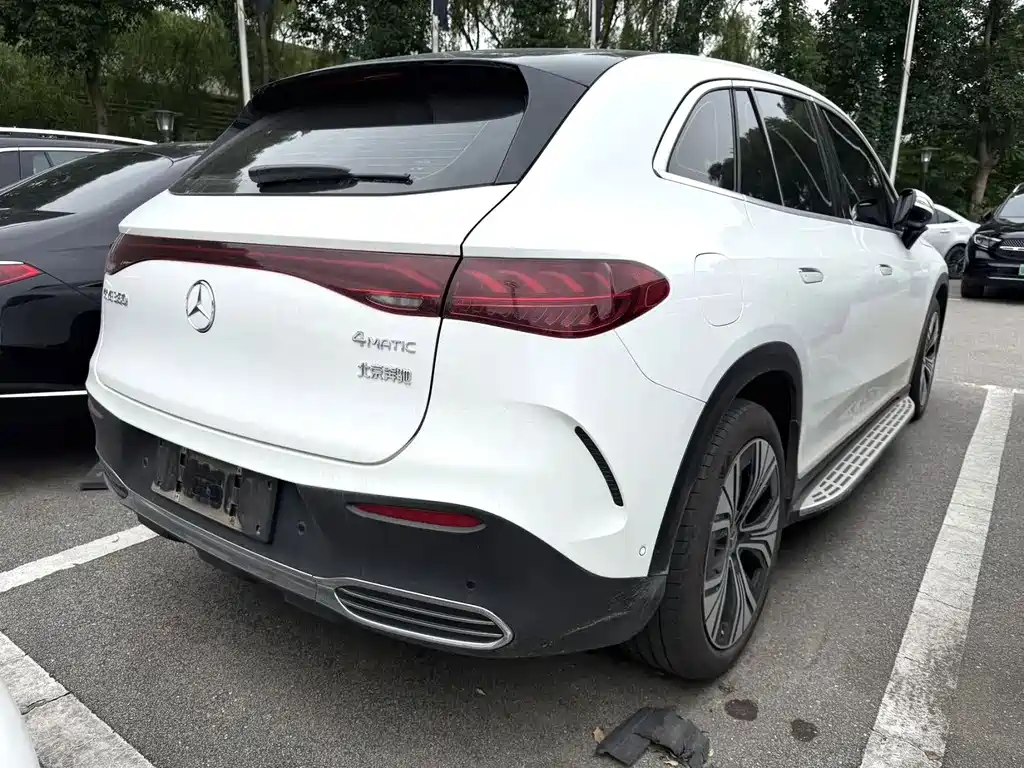 Mercedes-Benz EQE SUV 2023 — фото 3