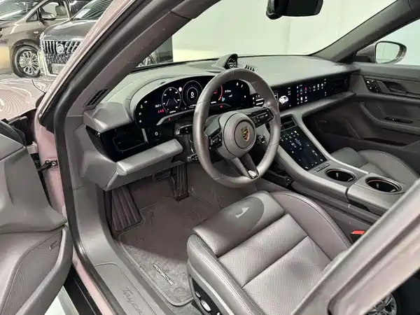 Porsche Taycan 2021
