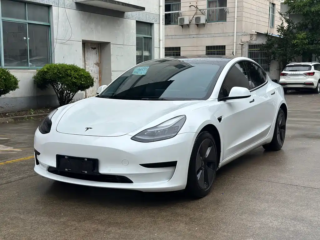 Tesla Model 3 2022 — фото 1