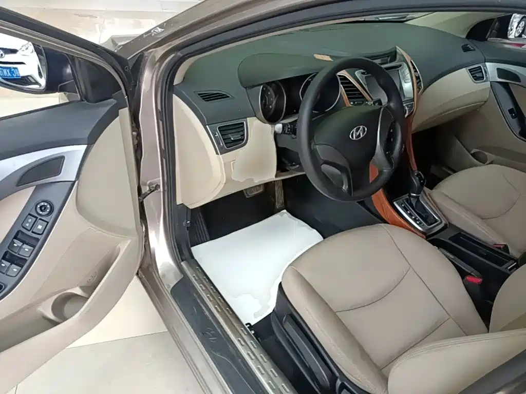 Hyundai Elantra Langdong 2015 — фото 16