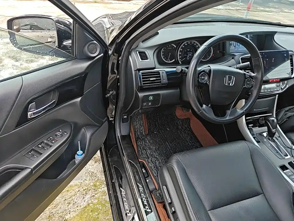 Honda Accord 2017 — фото 16