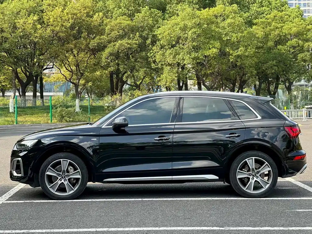 Audi Q5L 2022 — фото 10
