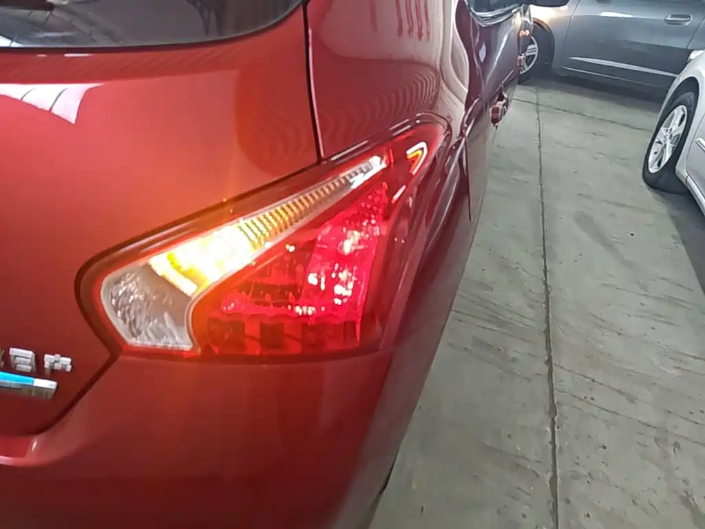 Nissan Tiida 2015 — фото 8