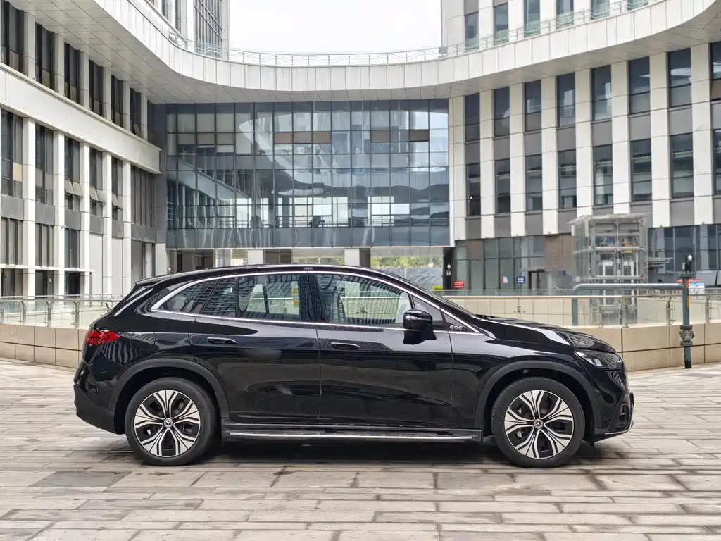 Mercedes-Benz EQE SUV 2025