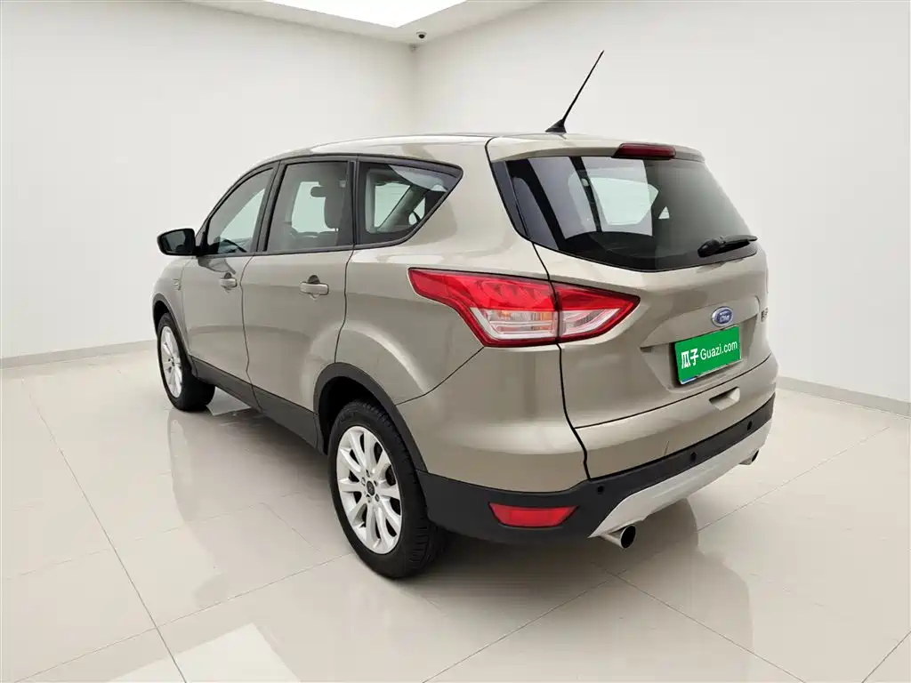 Ford Kuga 2015 — фото 23