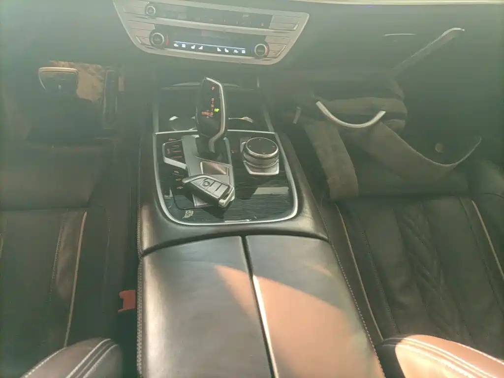 BMW 7 Series 2021 — фото 12