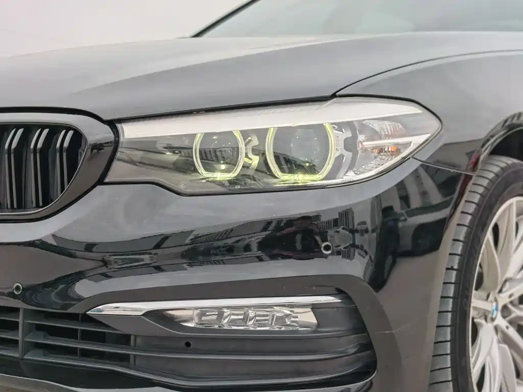 BMW 5 Series 2017 — фото 9