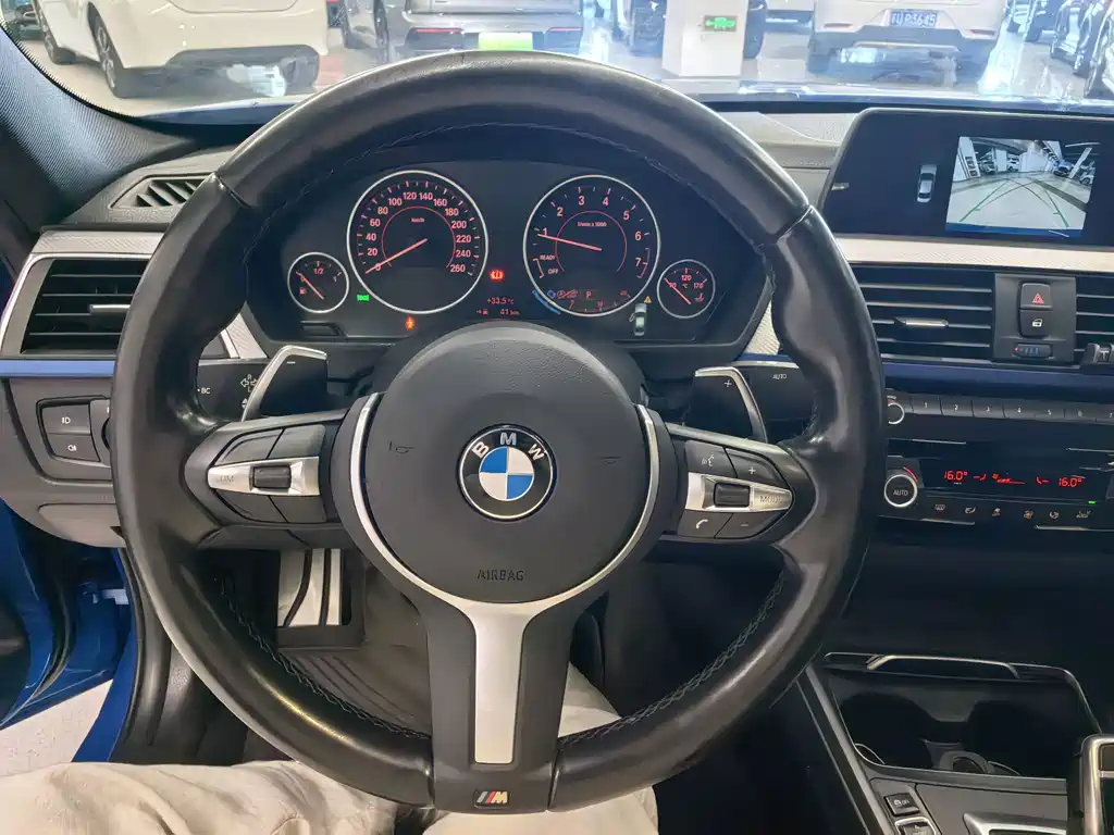 BMW 3 Series 2019 — фото 9