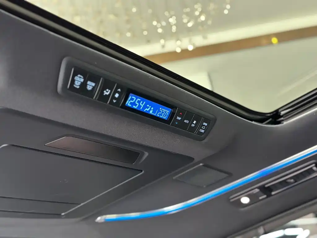 Toyota Alphard 2018 — фото 10