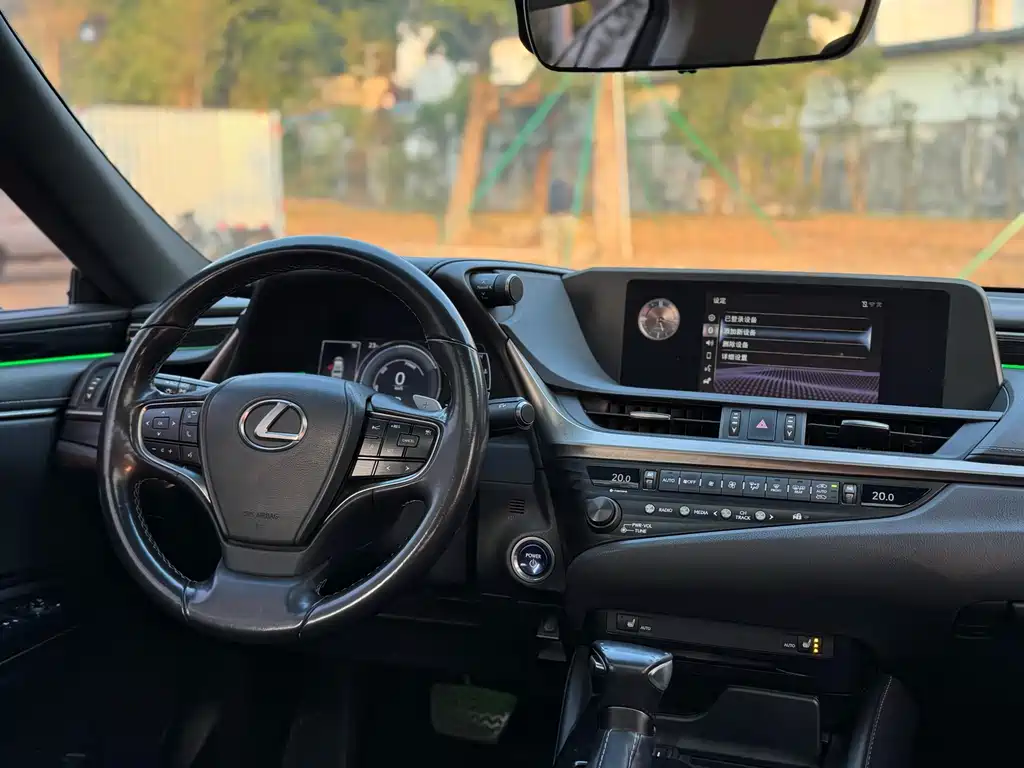 Lexus ES 2019 — фото 11