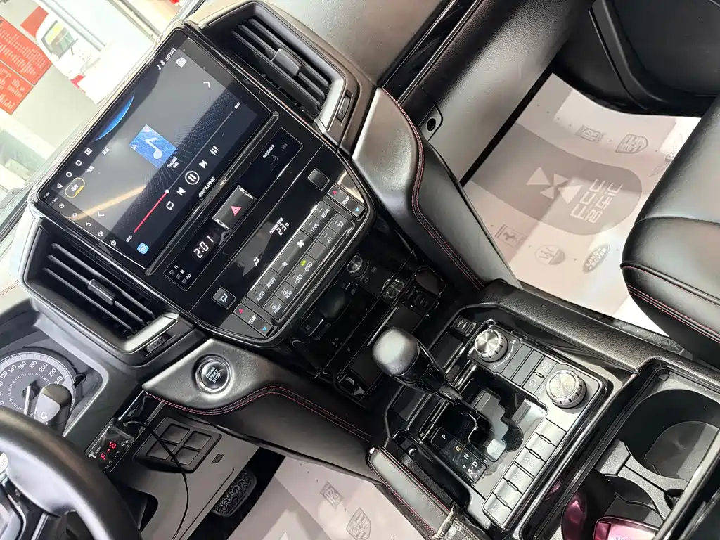 Toyota Land Cruiser 2020 — фото 16