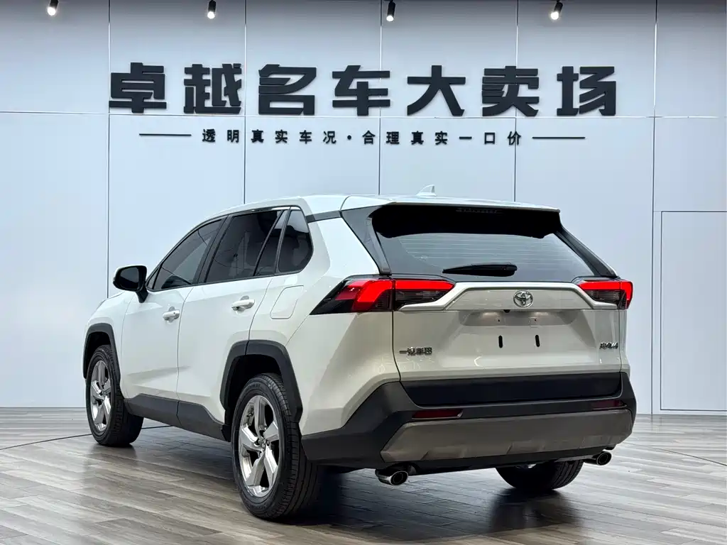 Toyota RAV4 2022 — фото 5