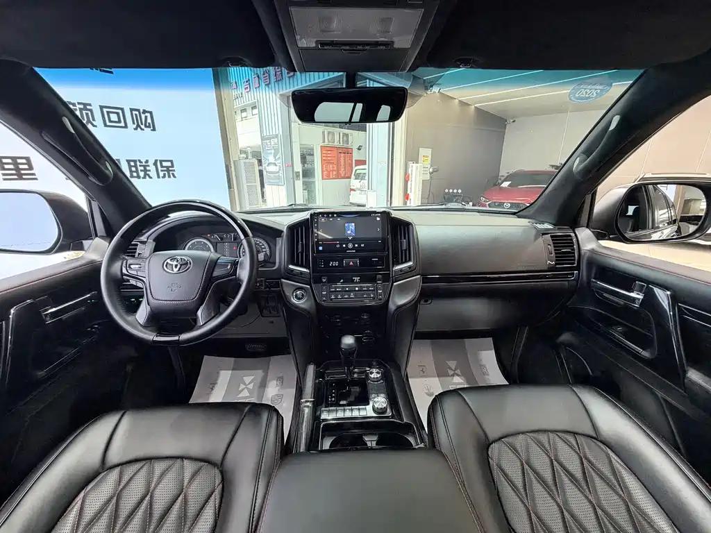 Toyota Land Cruiser 2020 — фото 13