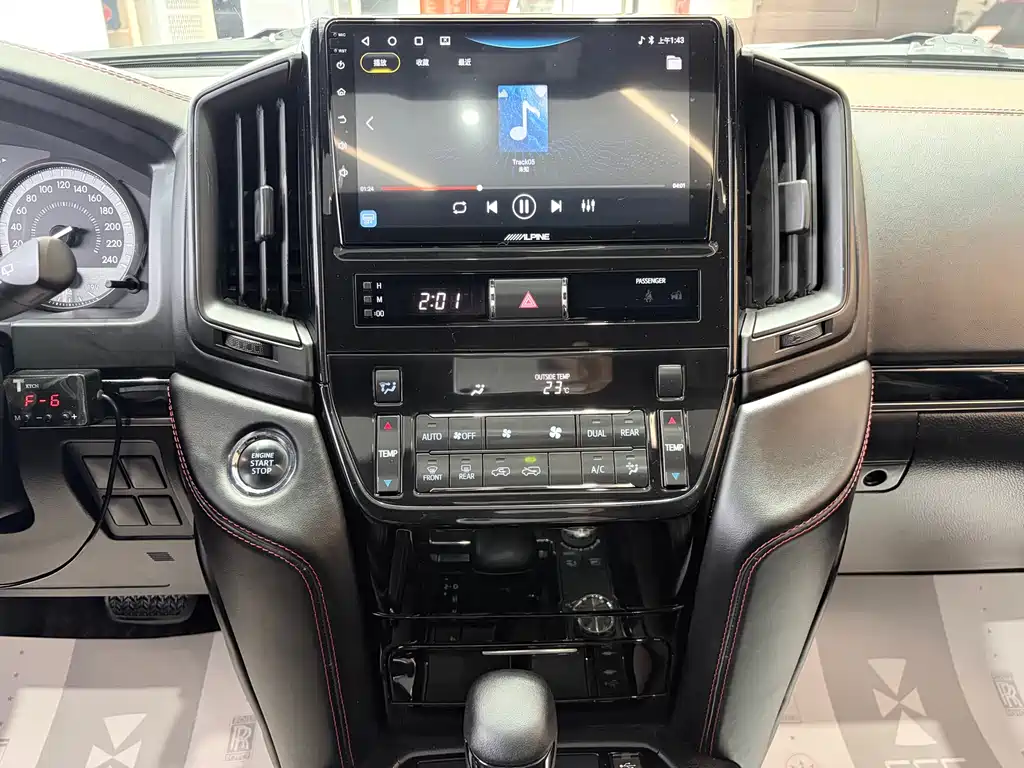Toyota Land Cruiser 2020 — фото 17