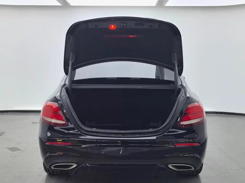 Mercedes-Benz E-Class 2017 — фото 11