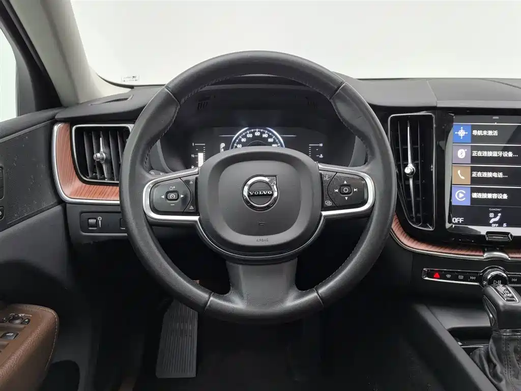 Volvo XC60 2020 — фото 11