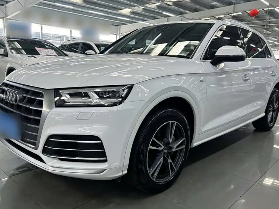 Audi Q5L 2020 — фото 1