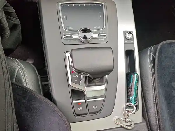 Audi Q5L 2020