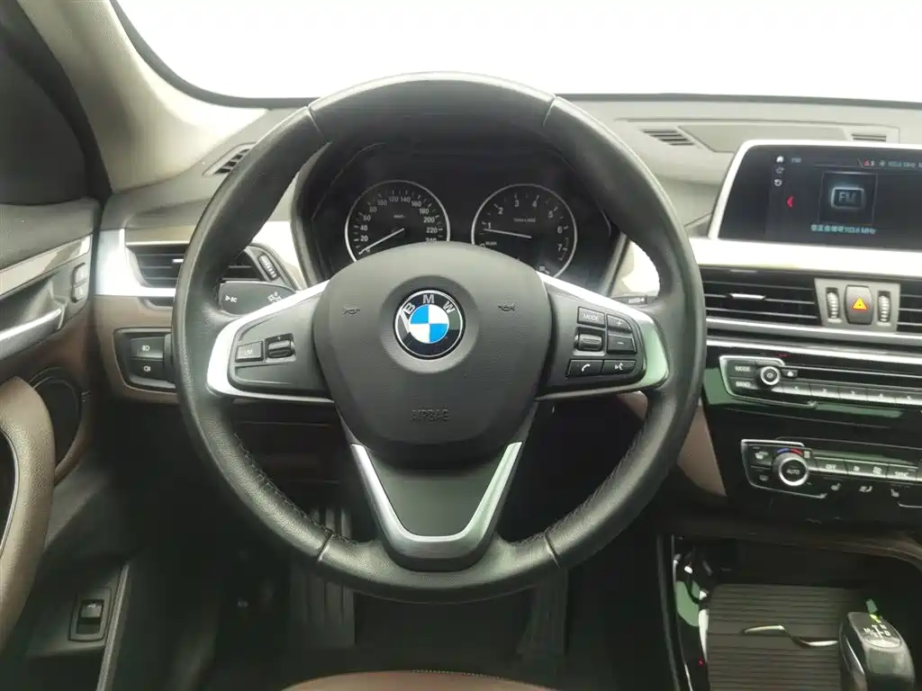BMW X1 2018 — фото 11