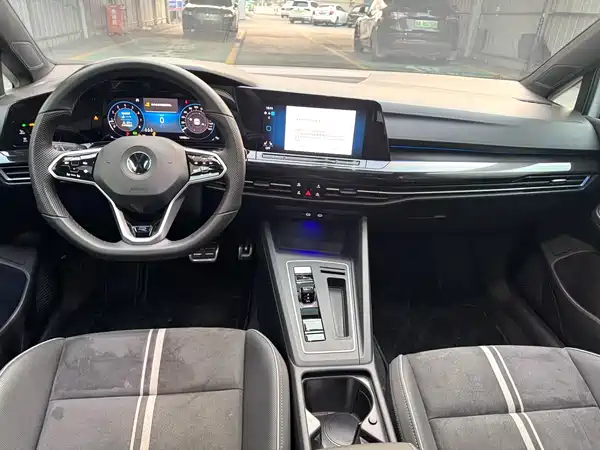 Volkswagen Golf 2024