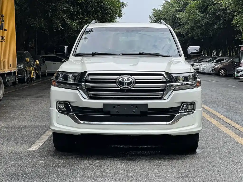Toyota Land Cruiser 2020 — фото 2