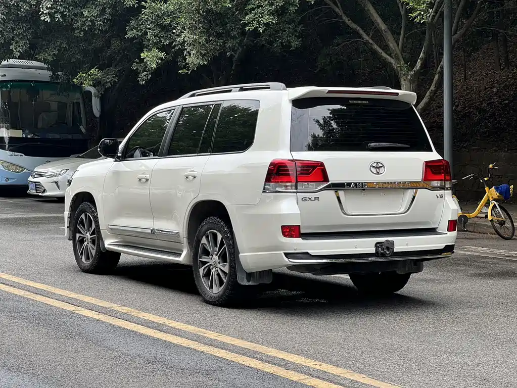 Toyota Land Cruiser 2020 — фото 3