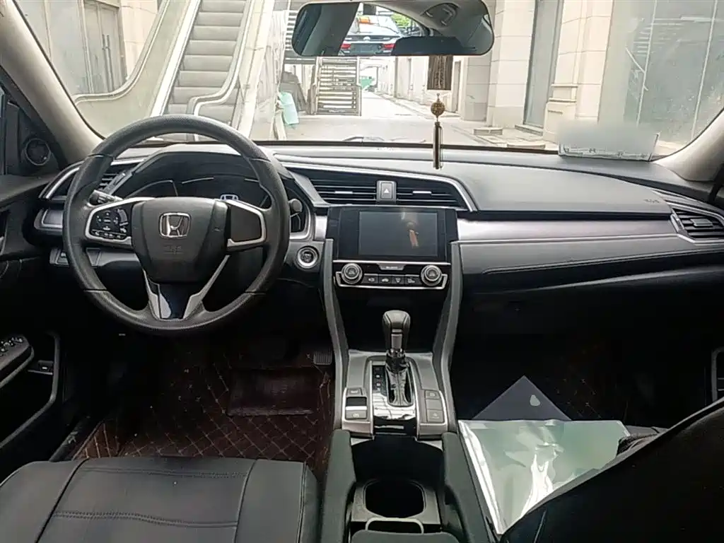 Honda Civic 2018 — фото 10