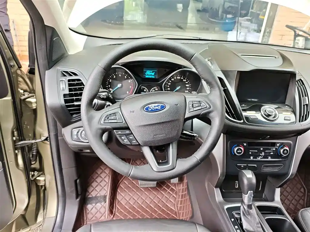 Ford Kuga 2017 — фото 11