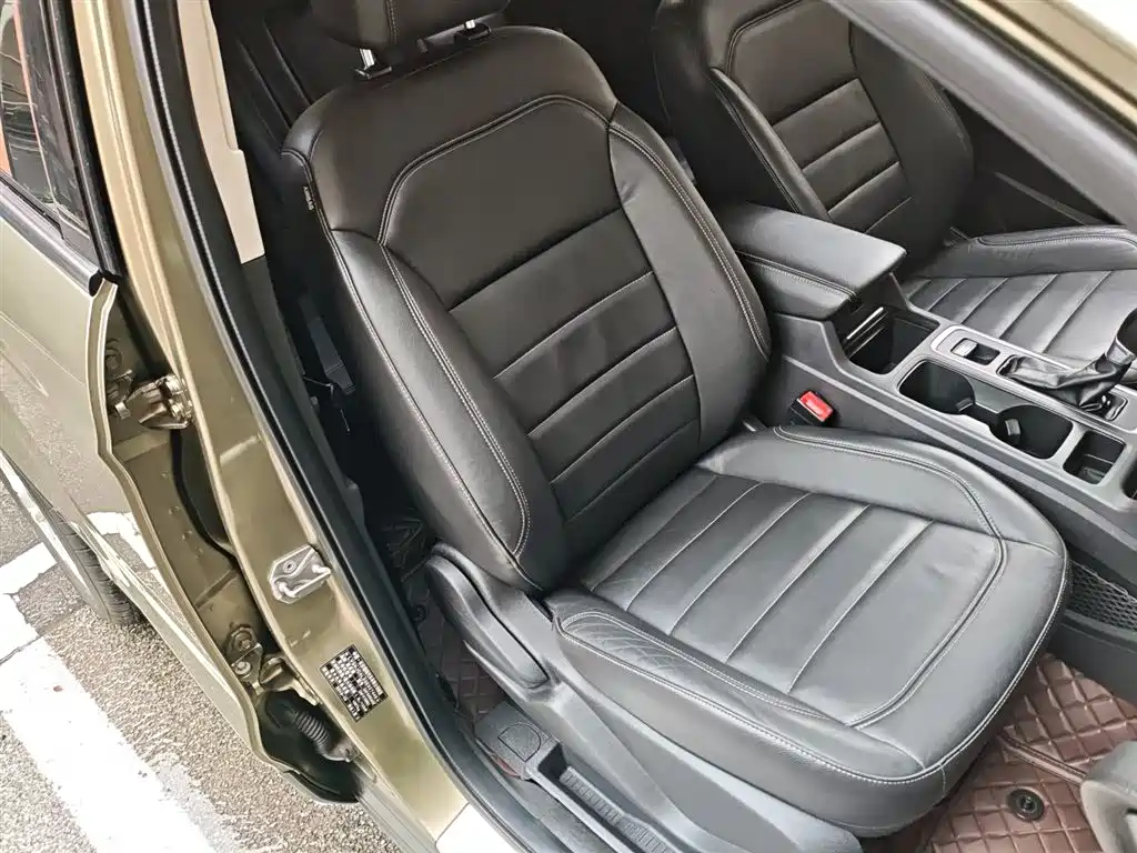 Ford Kuga 2017 — фото 24