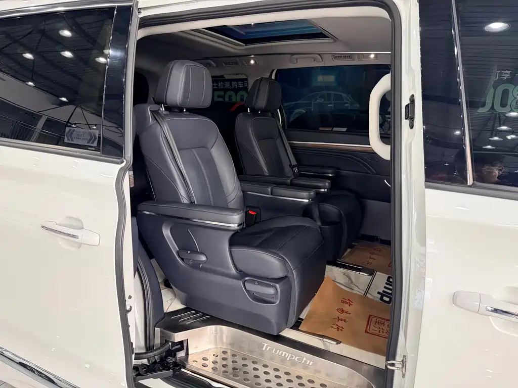 GAC Motor Trumpchi M8 2021 — фото 17