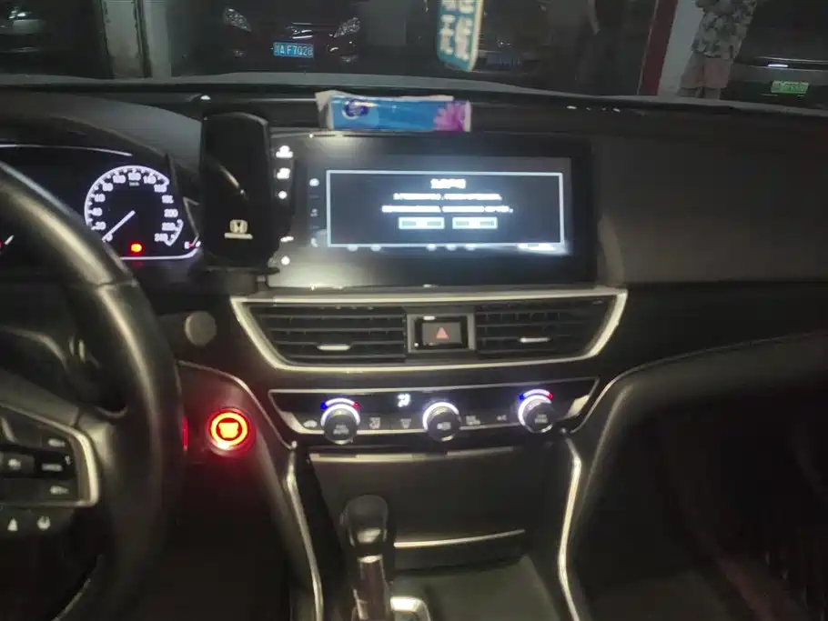 Honda Accord 2022 — фото 13