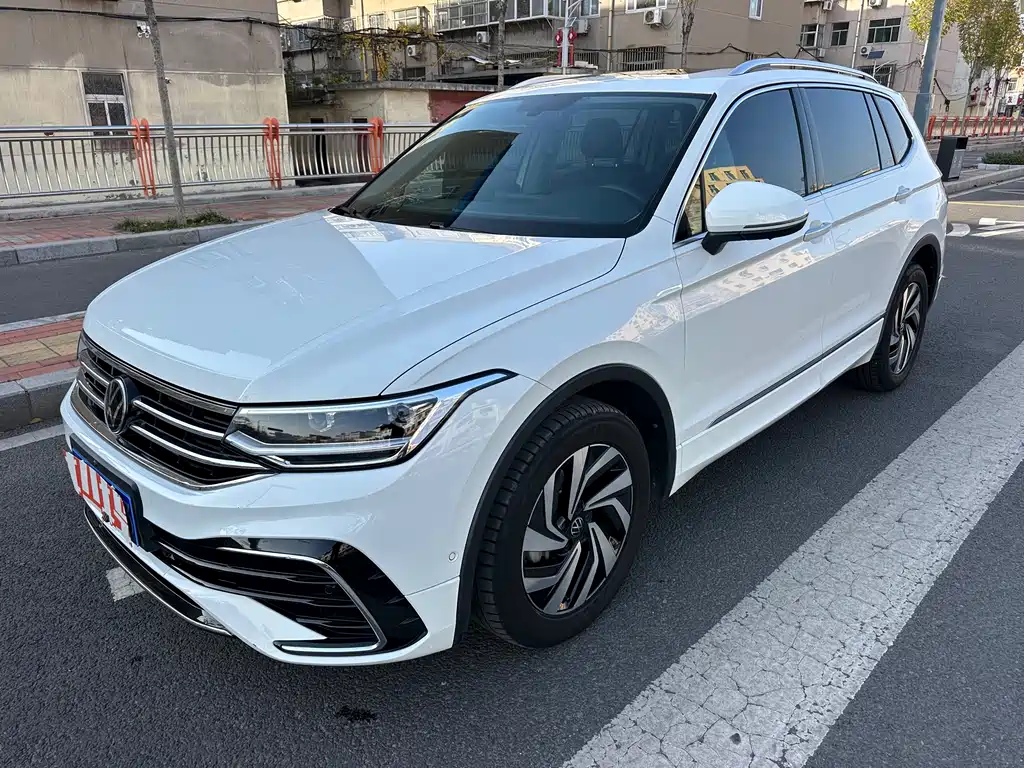 Volkswagen Tiguan L 2024 — фото 1