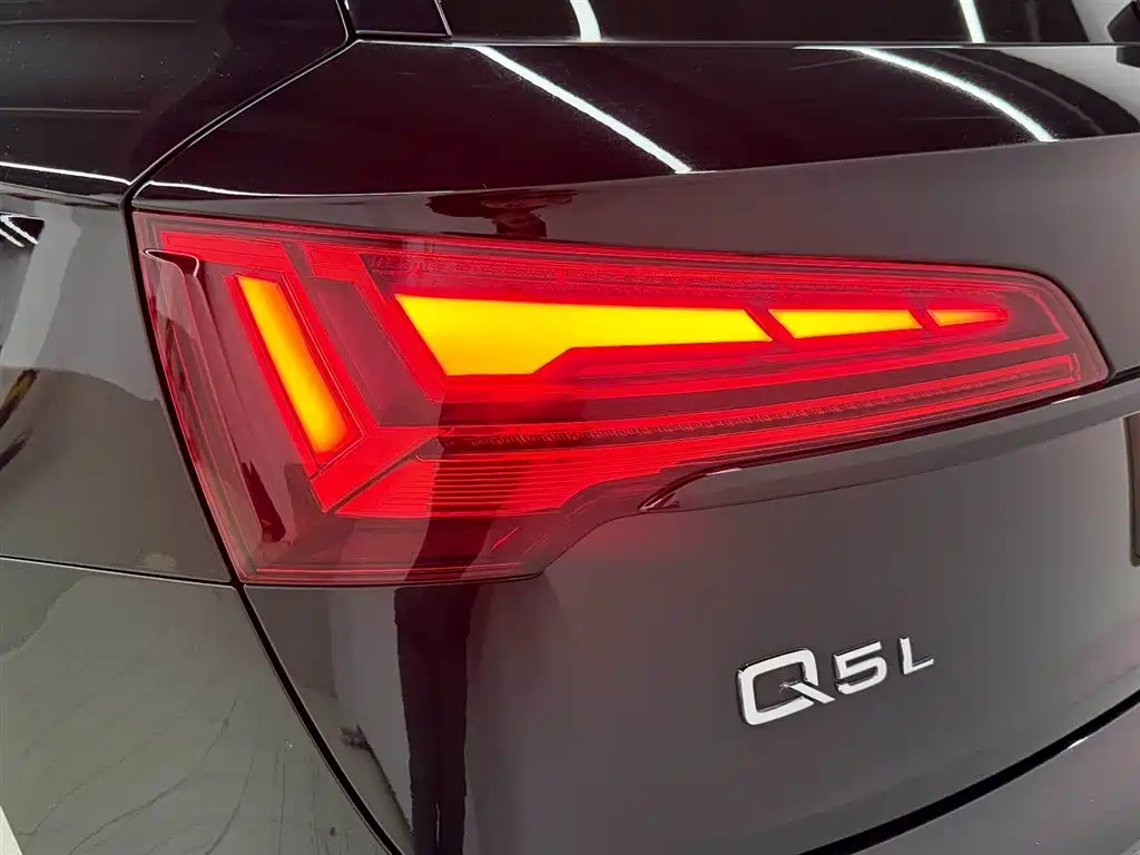 Audi Q5L 2023 — фото 15